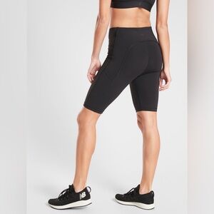 Athleta Ultimate Stash Pocket 9” Short, Medium, Black